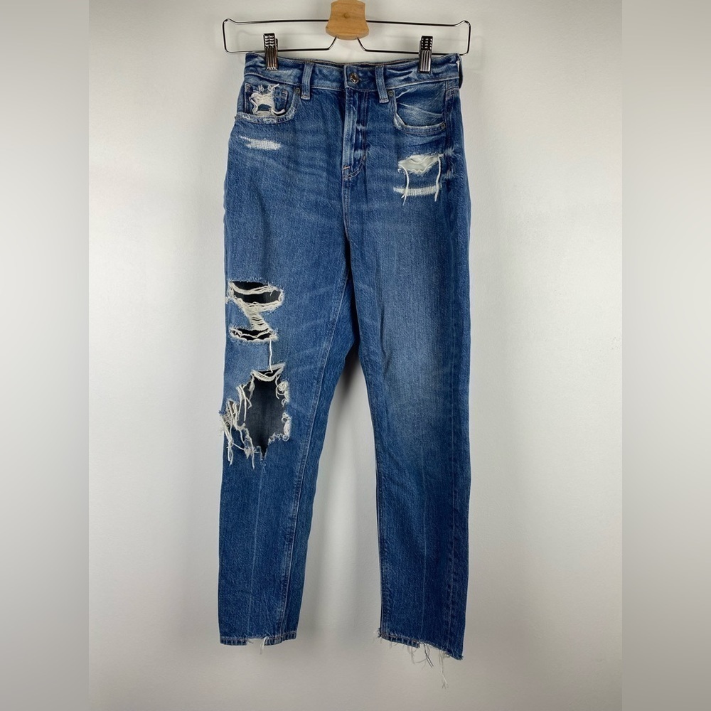 American Eagle Distressed/Destroyed Mom Jean, Size 00 Short